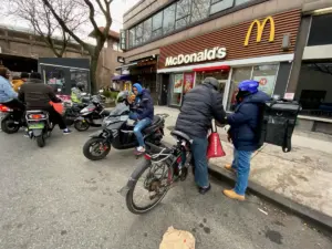 Nearly 1 In 4 U.S. Teenagers Report Using Food Delivery Apps During School Hours, Survey Says